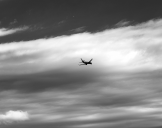 Image of a plane taken with the alvium u-530 vis swir camera with sony imx992 ingaas sensor
